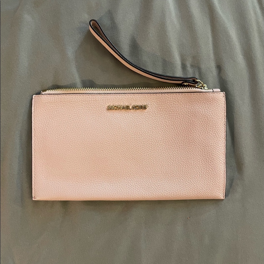 XL Michael Kors wristlet